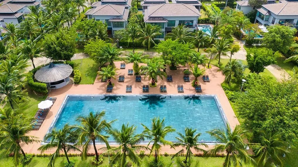 Bể bơi ngoài trời