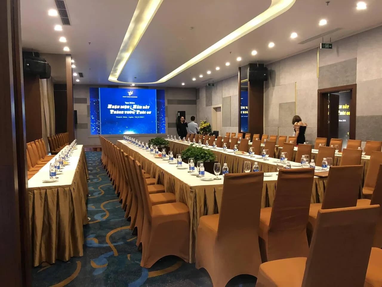 Trung tâm hội nghị & tiệc