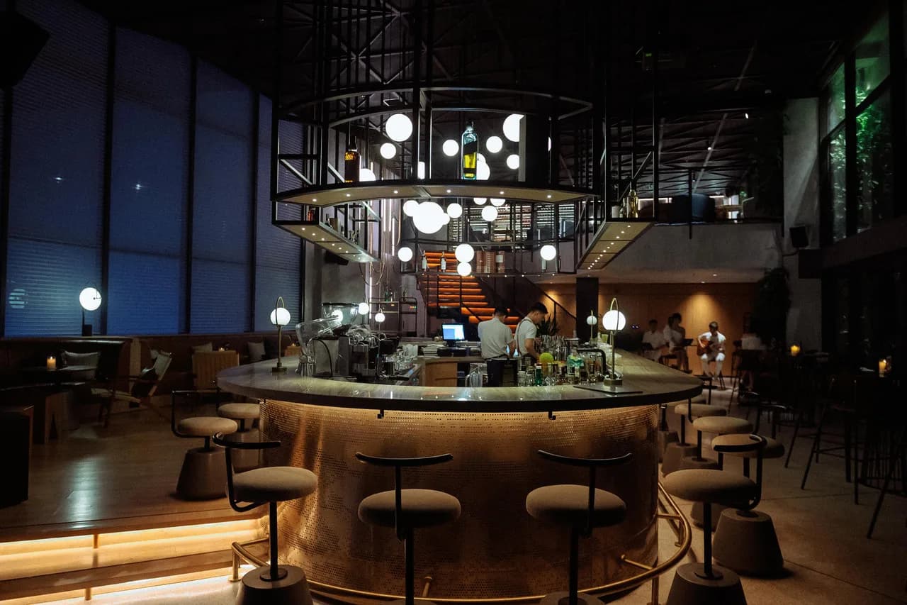 Rooftop Skybar ngắm hoàng hôn