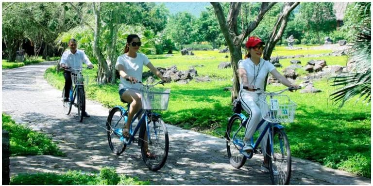 Đạp xe khám phá rừng