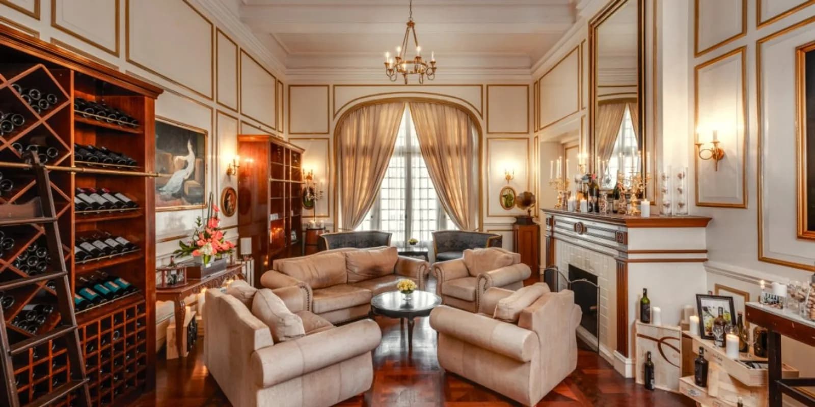 Palace Club Bar & Cigar Lounge