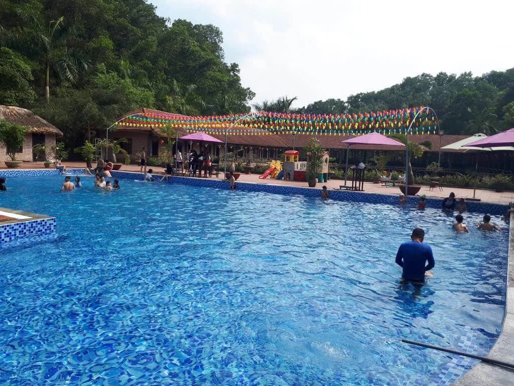 Bể bơi ngoài trời