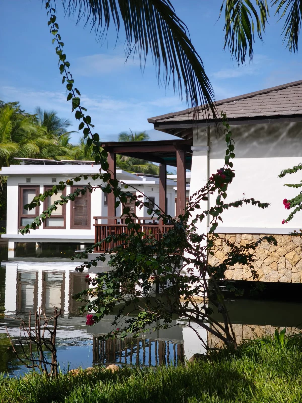 Lagoona Spa giữa đầm