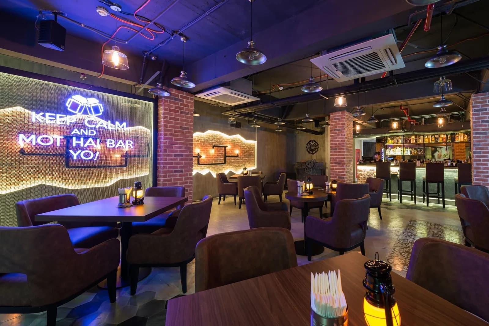 Mot Hai Bar