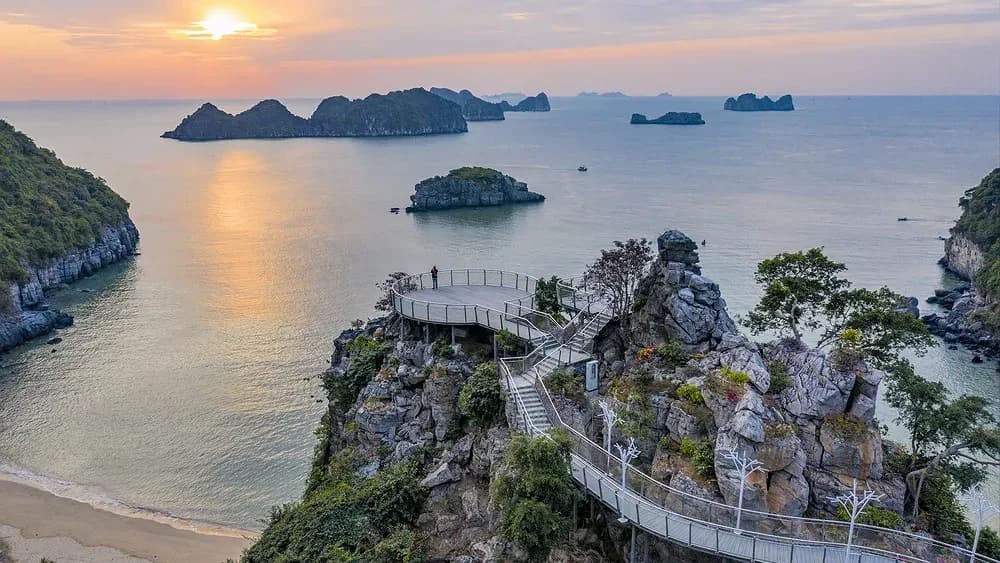 Vịnh Lan Hạ trong tầm mắt