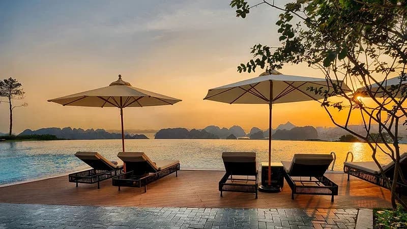 Trọn tầm mắt vịnh Hạ Long
