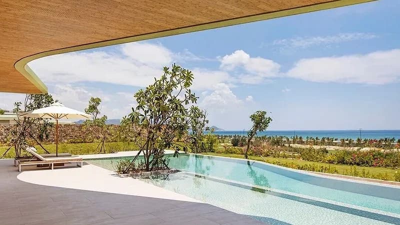 Hồ bơi riêng khu villa