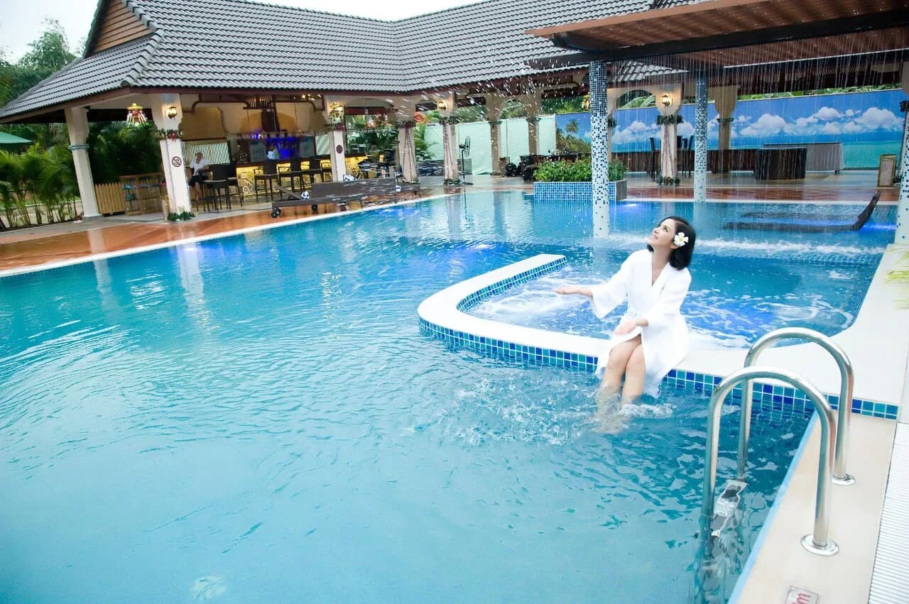 Hồ bơi ngoài trời