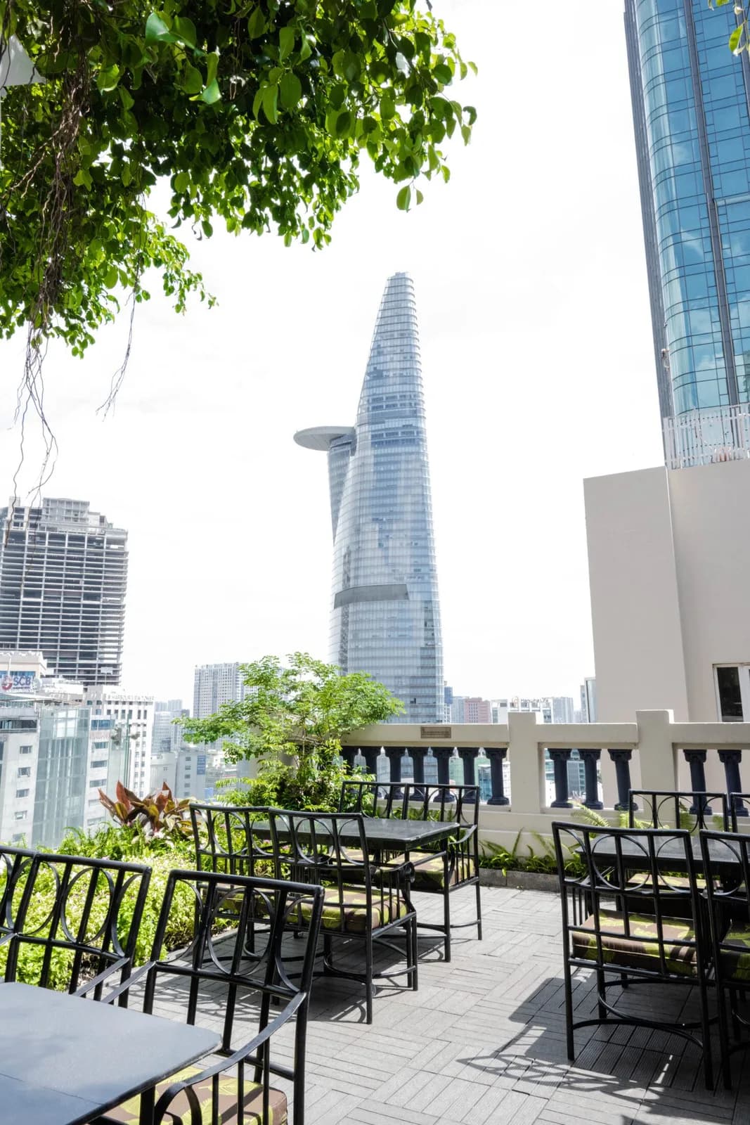 Rooftop ngắm toàn cảnh Sài Gòn