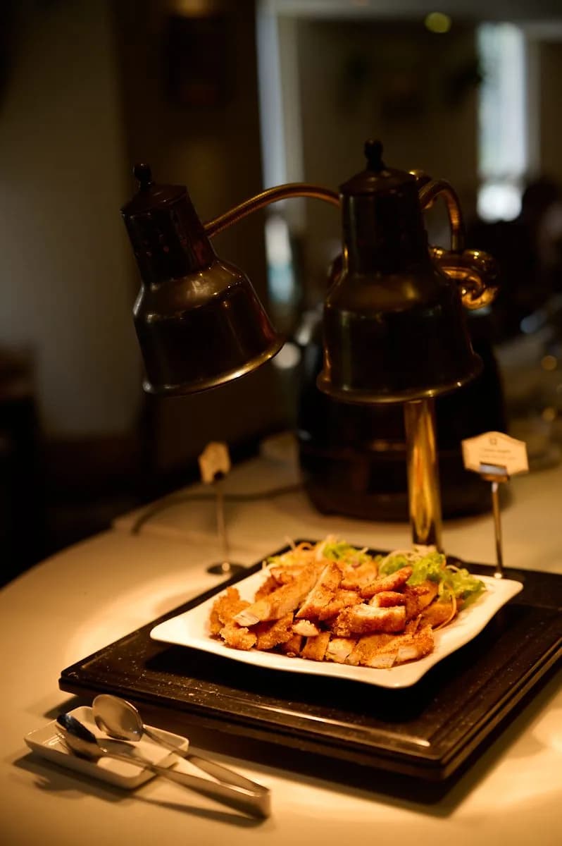 Ẩm thực Á – Âu Saigon Palace
