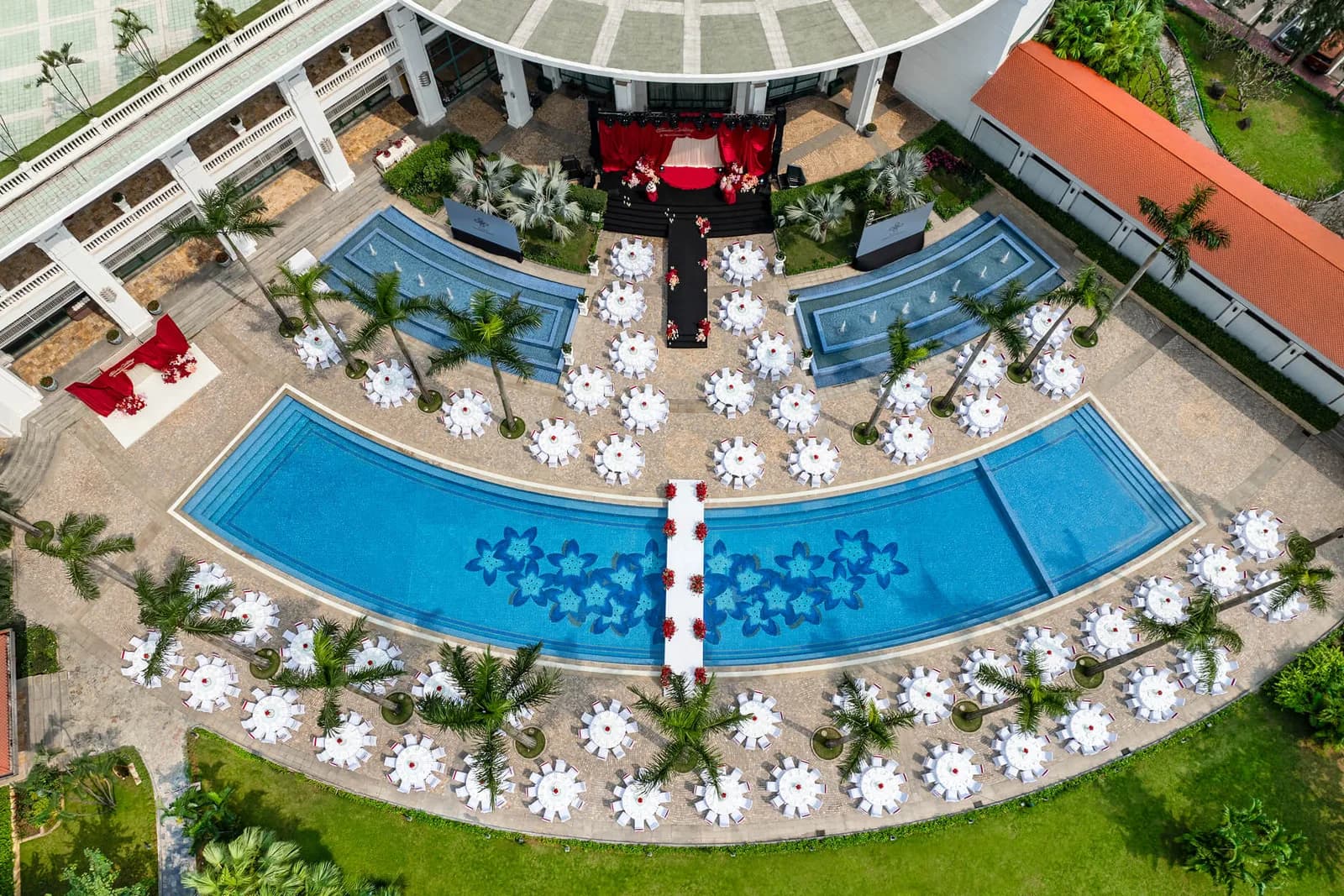 Bể bơi ngoài trời