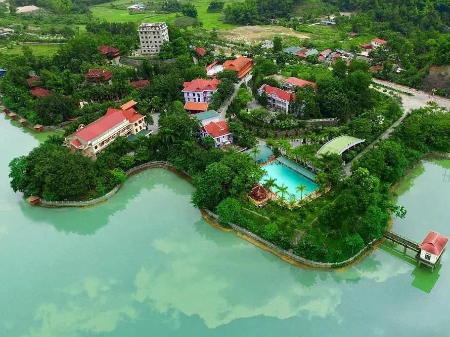 Khuôn viên sinh thái 30ha ven hồ