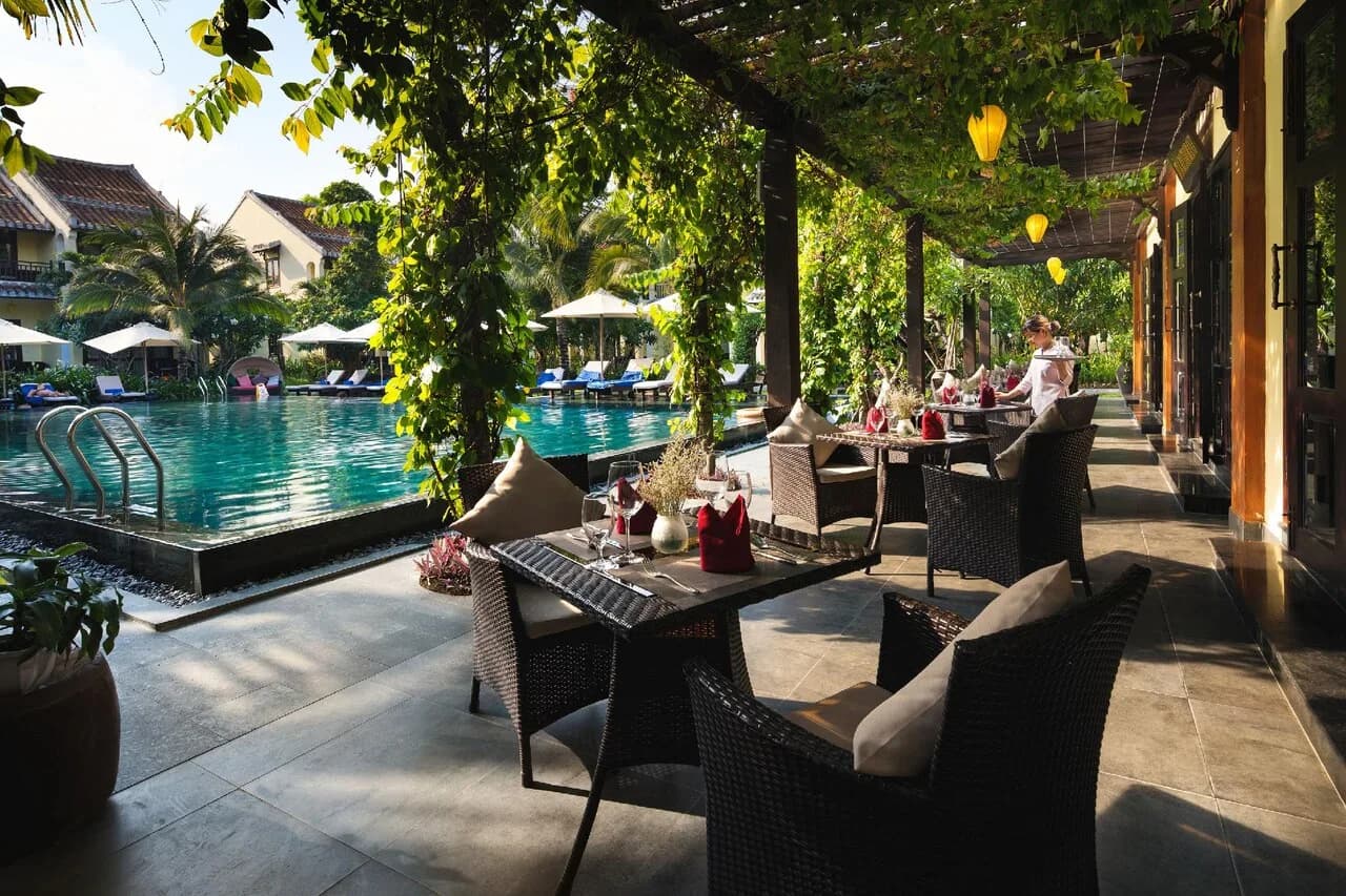 Bar & ẩm thực bên hồ