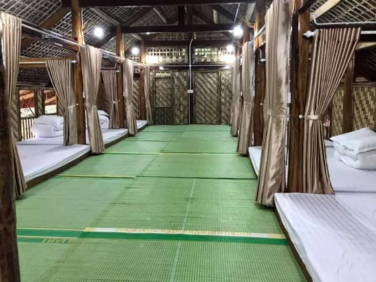 Bể bơi khoáng ngoài trời