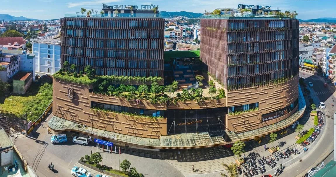 Ngay khu Hoà Bình & chợ Đà Lạt