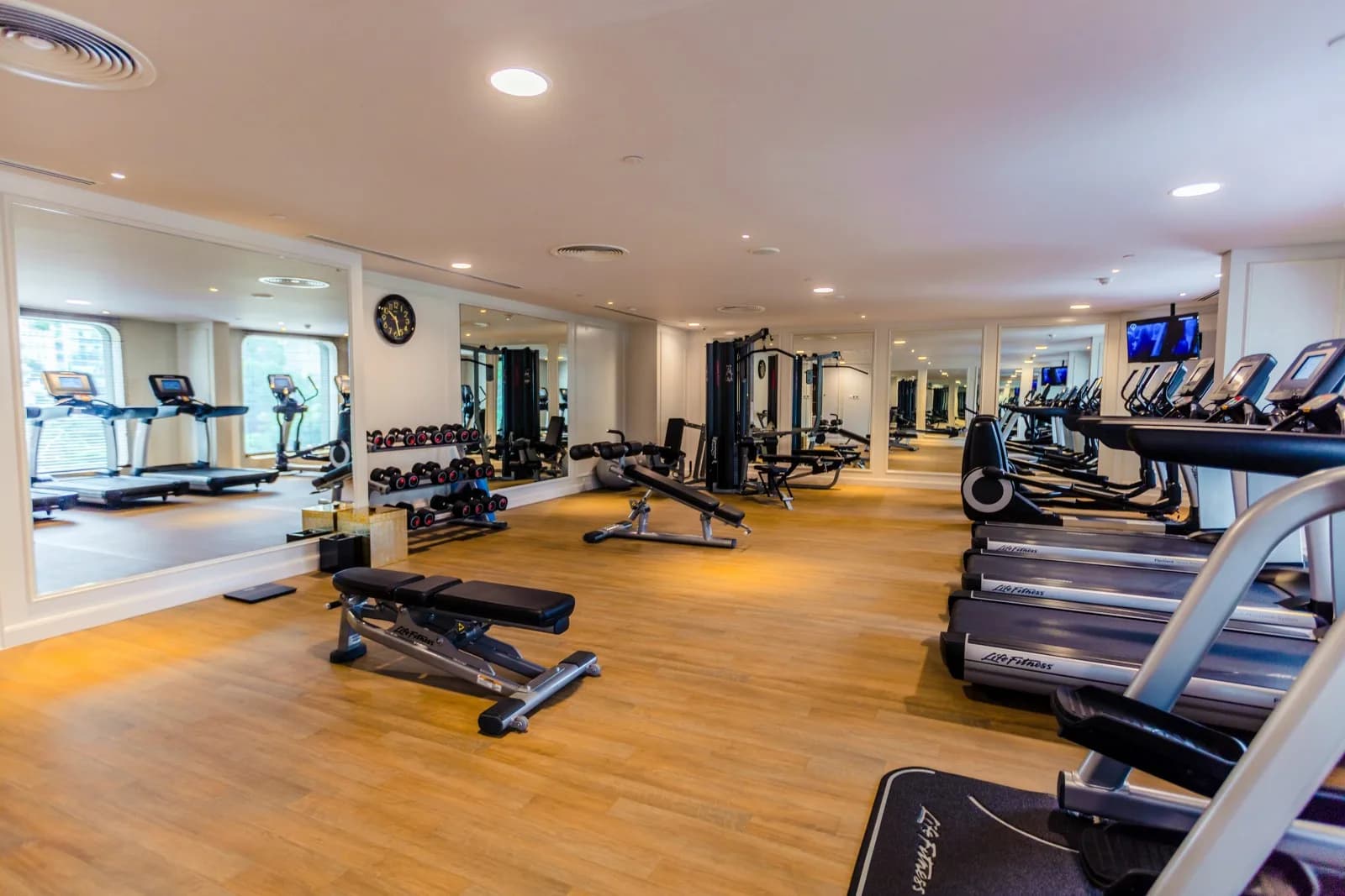 Phòng gym Life Fitness