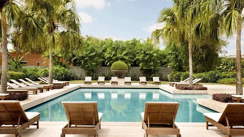 Pool House bên hồ bơi