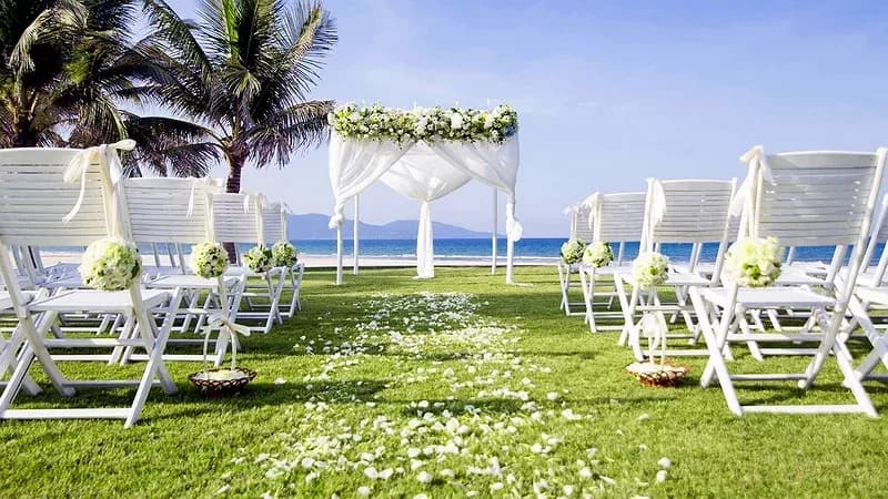 Tiệc cưới bên biển