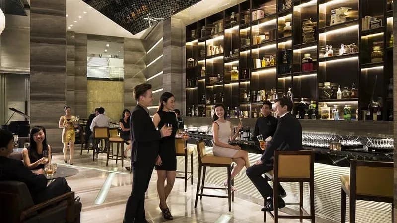 Lounge & Bar
