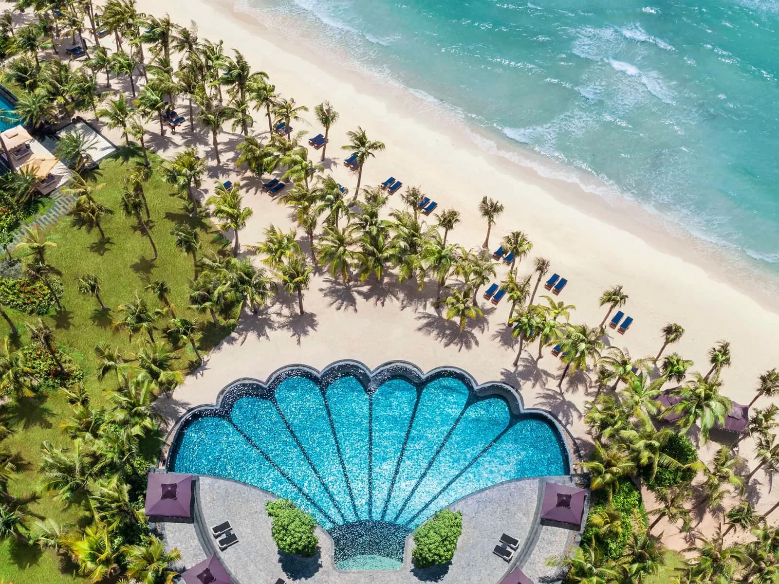 Bể bơi vỏ sò biểu tượng
