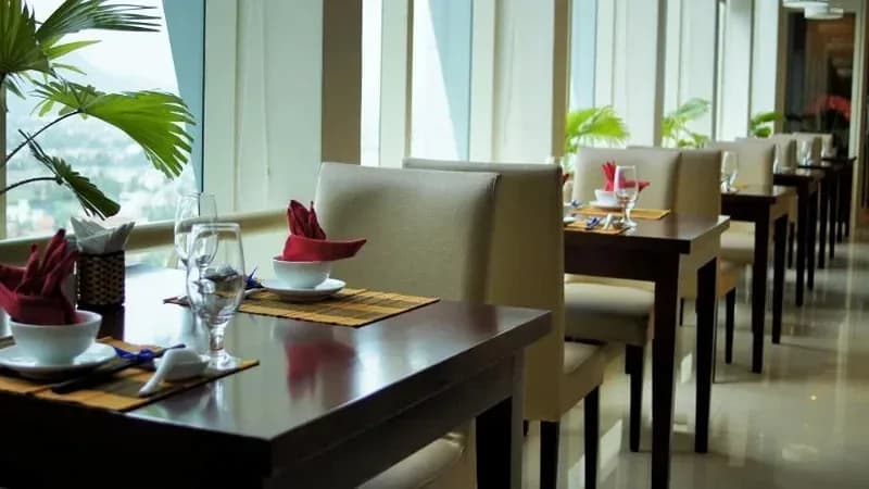 Ẩm thực tầng cao ngắm phố biển