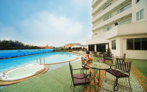 Bể bơi ngoài trời tầng cao