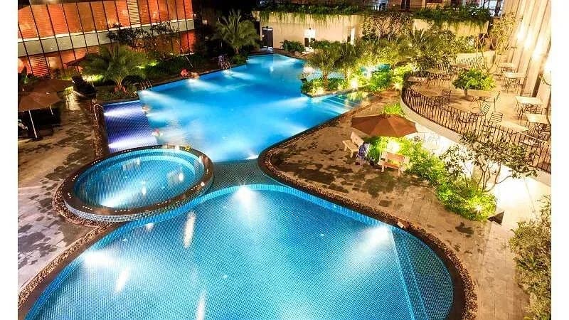 Bể bơi ngoài trời
