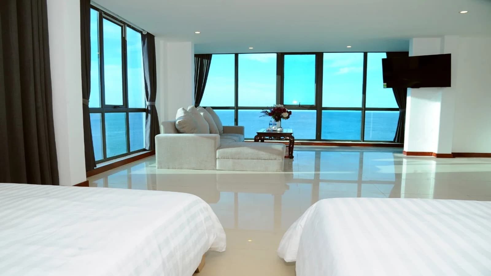 Phòng kính panorama hướng biển