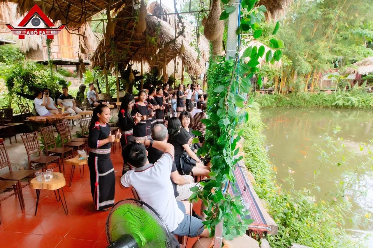 Hồ cá & suối sinh thái