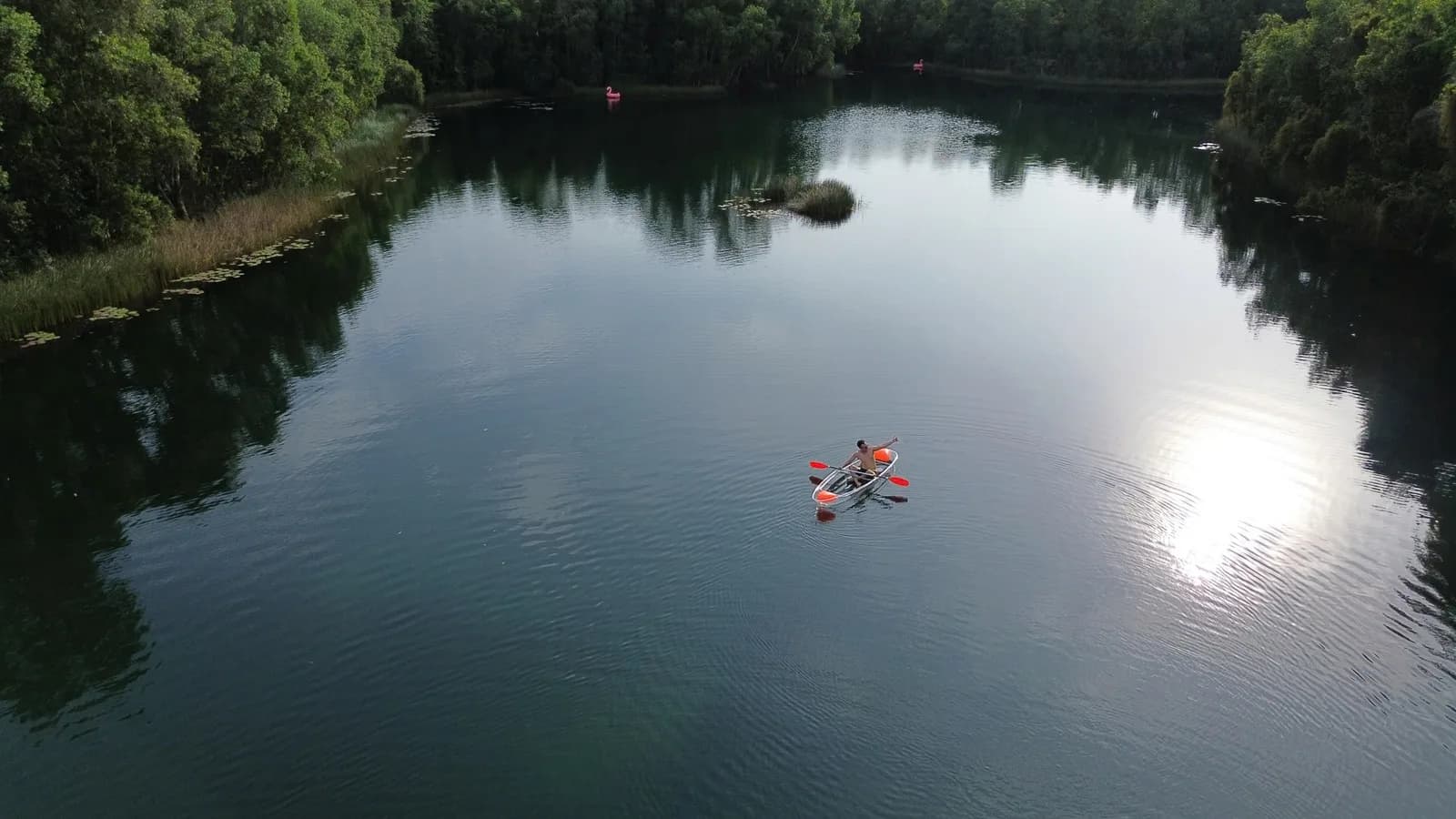 Hồ Bán Nguyệt & kayak trong veo