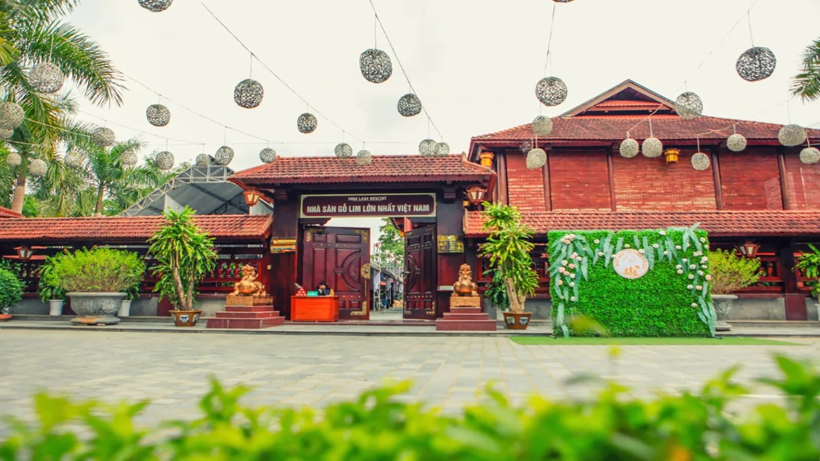 Nhà sàn gỗ lim lớn nhất Việt Nam