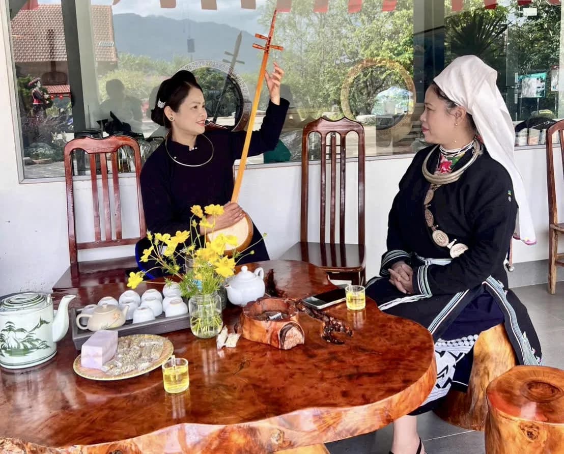 Cầu kính giữa mây ngàn