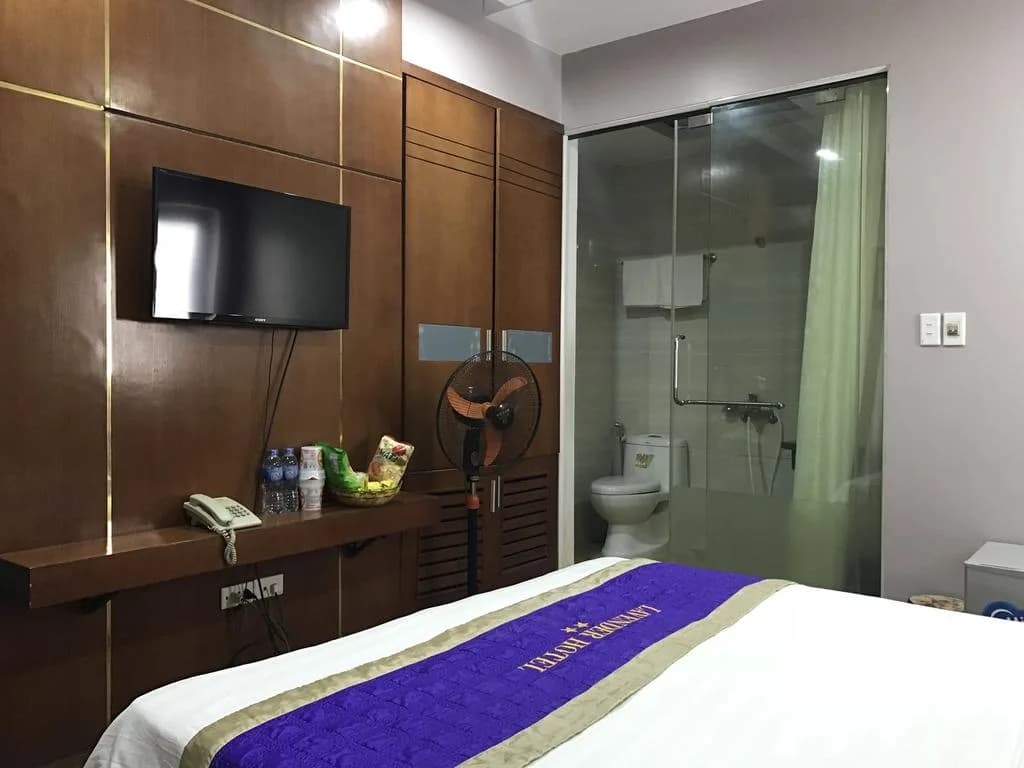 Phòng tắm khép kín, nước nóng
