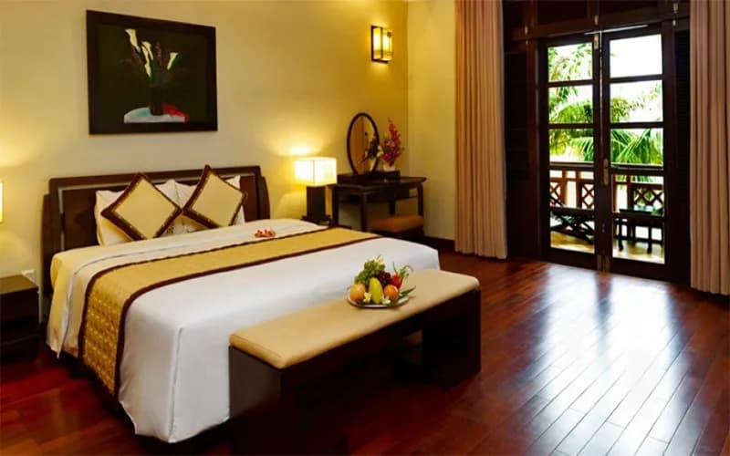 Combo Cặp Đôi Trốn Phố