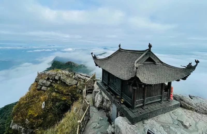 Hành hương non thiêng Yên Tử