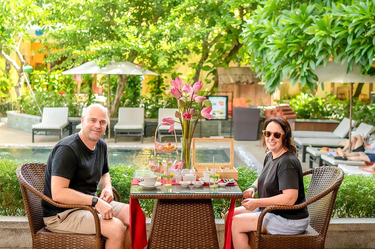 Pool Bar & trà chiều