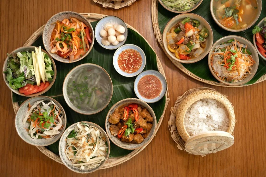 Mâm cơm địa phương