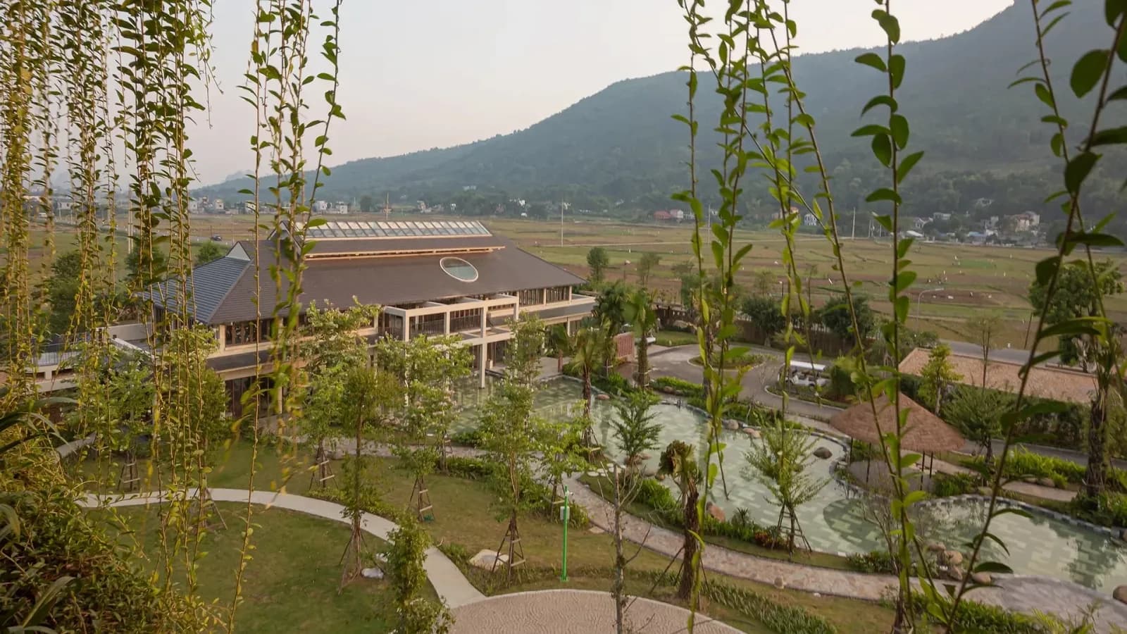 Suối khoáng giữa thung lũng Mường