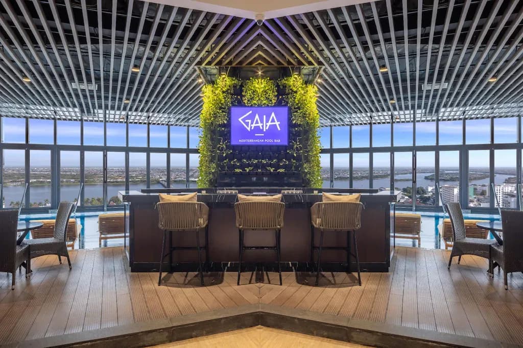 Bể bơi vô cực & GAIA Pool Bar