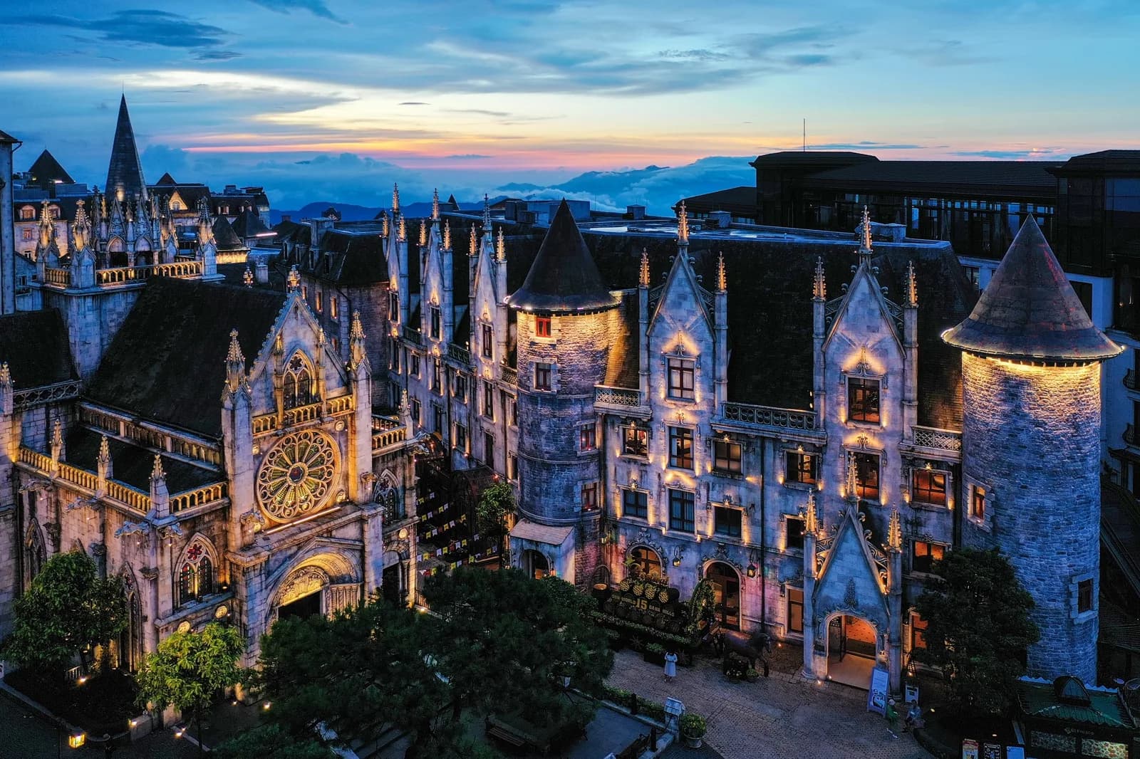 Kiến trúc Gothic về đêm