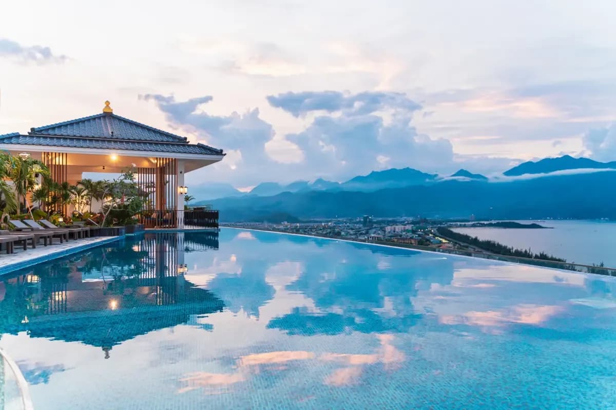 Hồ bơi vô cực hướng biển