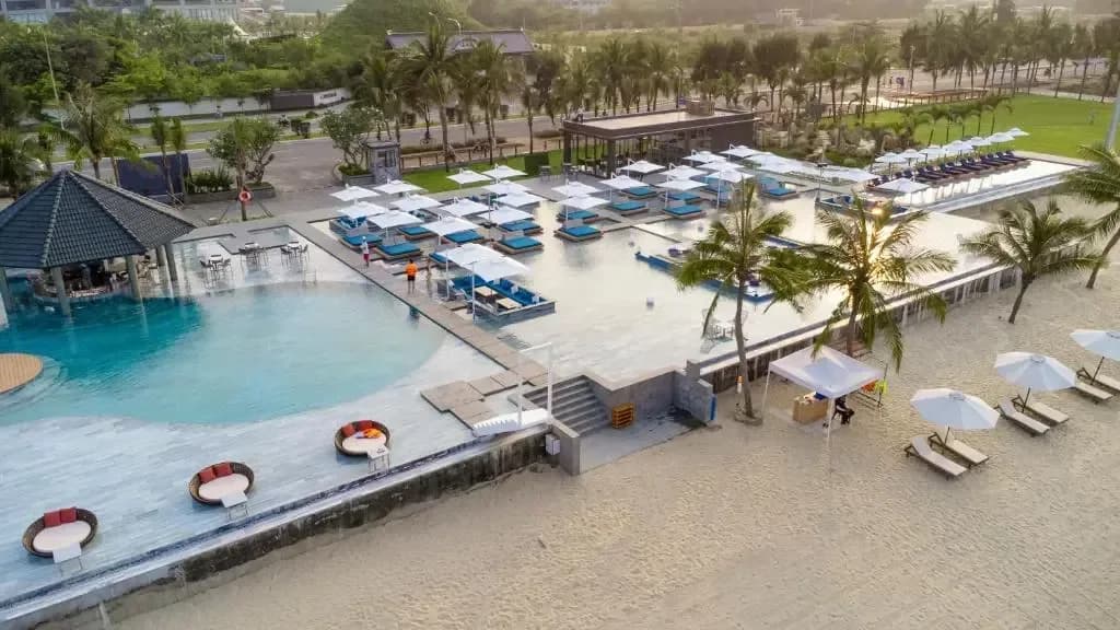 Bãi biển riêng Nami Beach