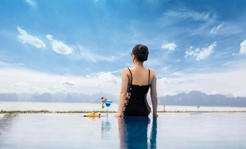 Bể bơi vô cực tầng 5