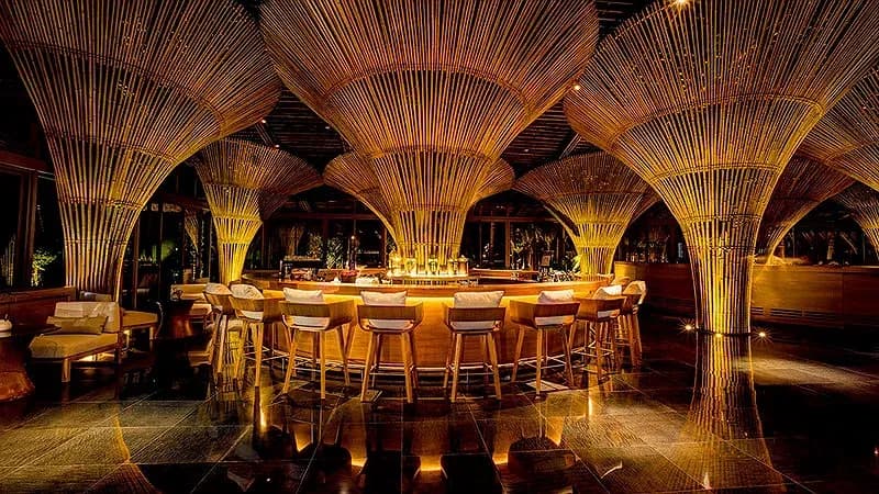 B Lounge – Bar tre bên biển