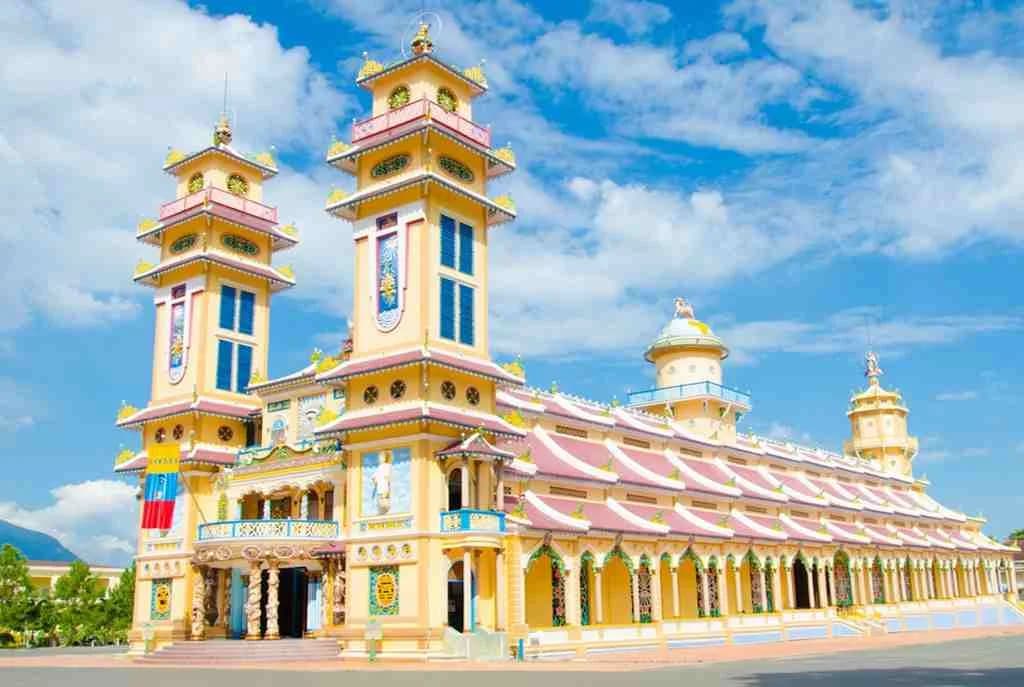 Kề Toà Thánh Cao Đài
