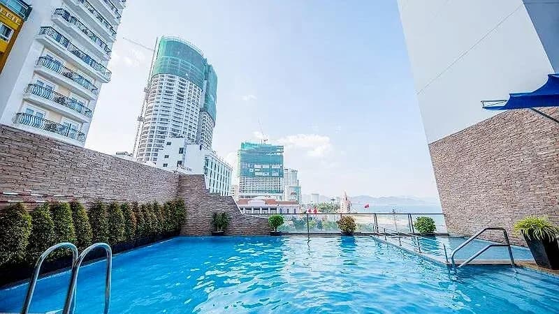 Hồ bơi ngoài trời