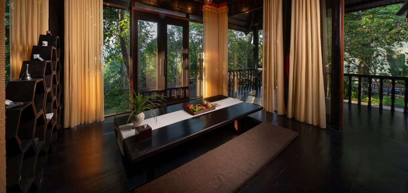 Không gian trà & đọc sách
