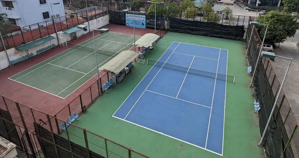 Sân tennis tiêu chuẩn