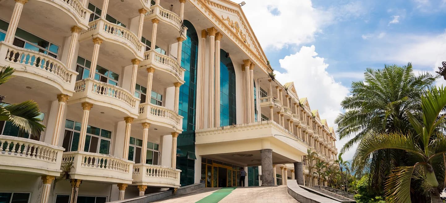 Clubhouse kiến trúc châu Âu
