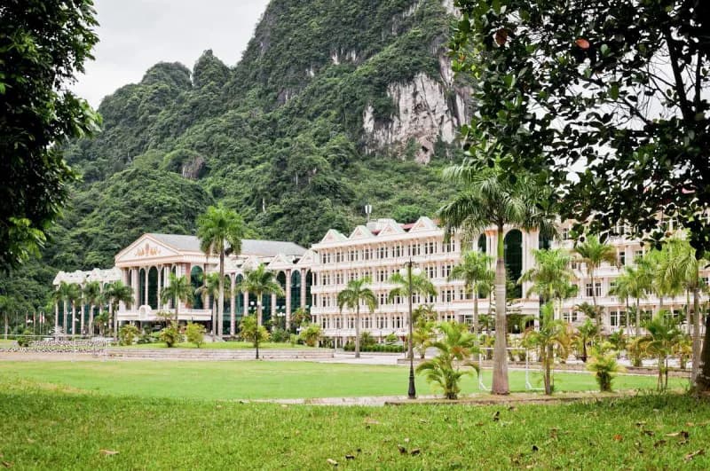 Clubhouse & nghỉ dưỡng 5 sao
